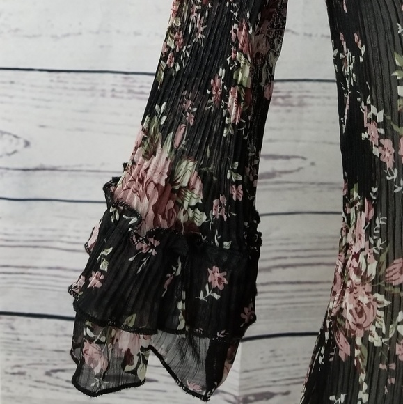 🌺 Lovely Flowy Lapis Floral w/Bell Sleeves - Picture 3 of 6